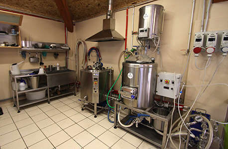 https://www.personal-brewery.it/wp-content/uploads/2022/08/impianto-professionale-capacita-fino-a-100-litri.jpg